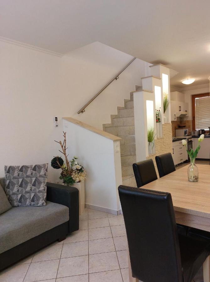 Apartmancentrum غيولا المظهر الخارجي الصورة